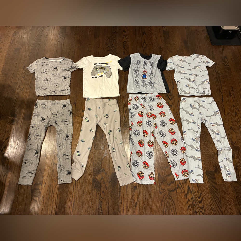 Old Navy Boys short sleeve Pajama Set Lot of 4 Super Mario Pajama set Size 8